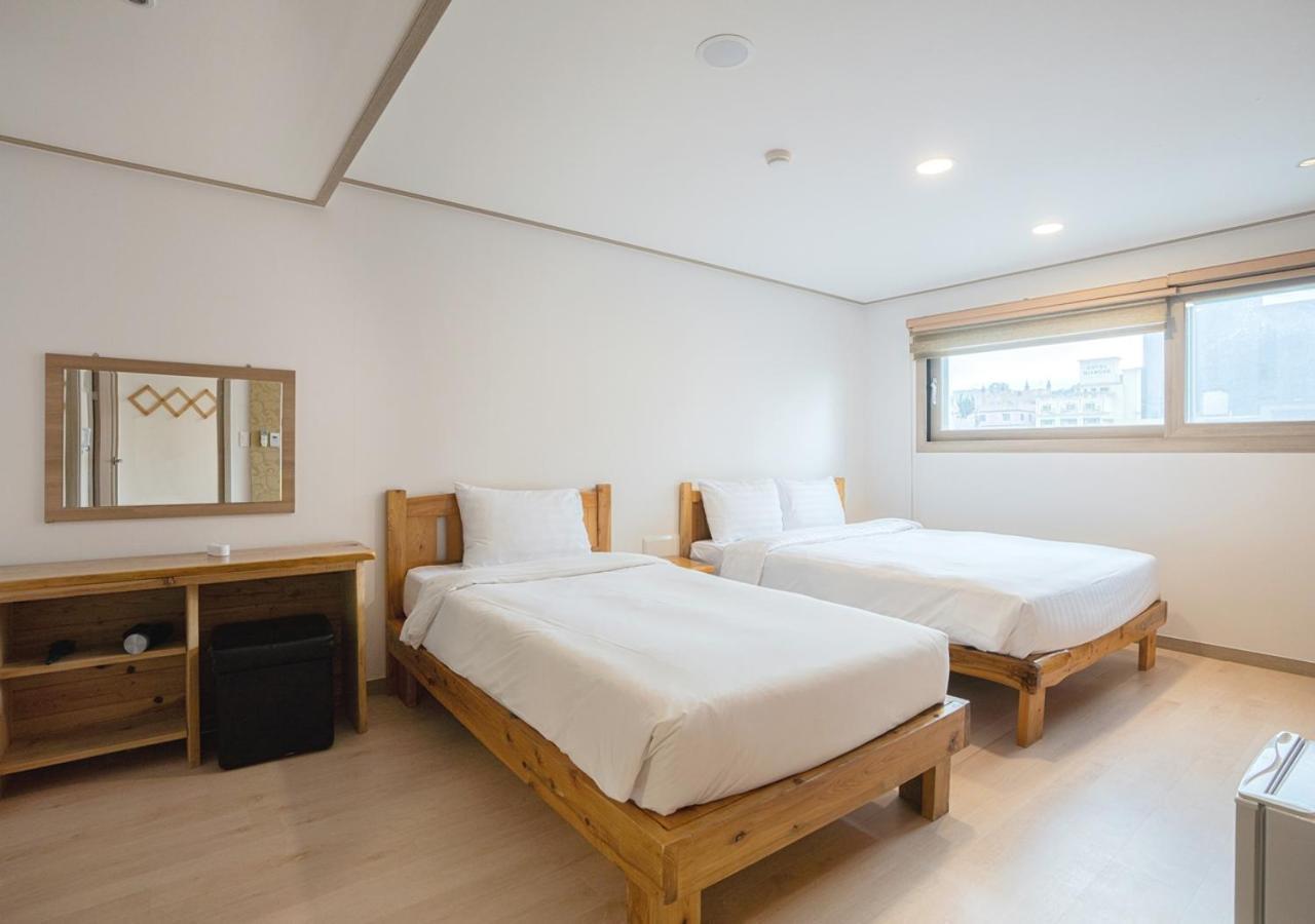J2 Family Hotel Jeju Exterior photo