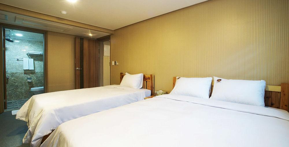 J2 Family Hotel Jeju Exterior photo