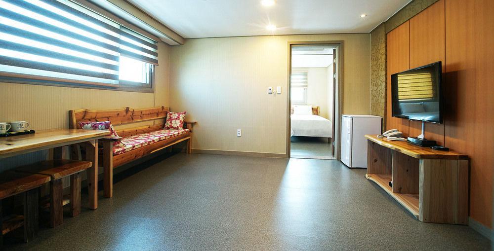 J2 Family Hotel Jeju Exterior photo