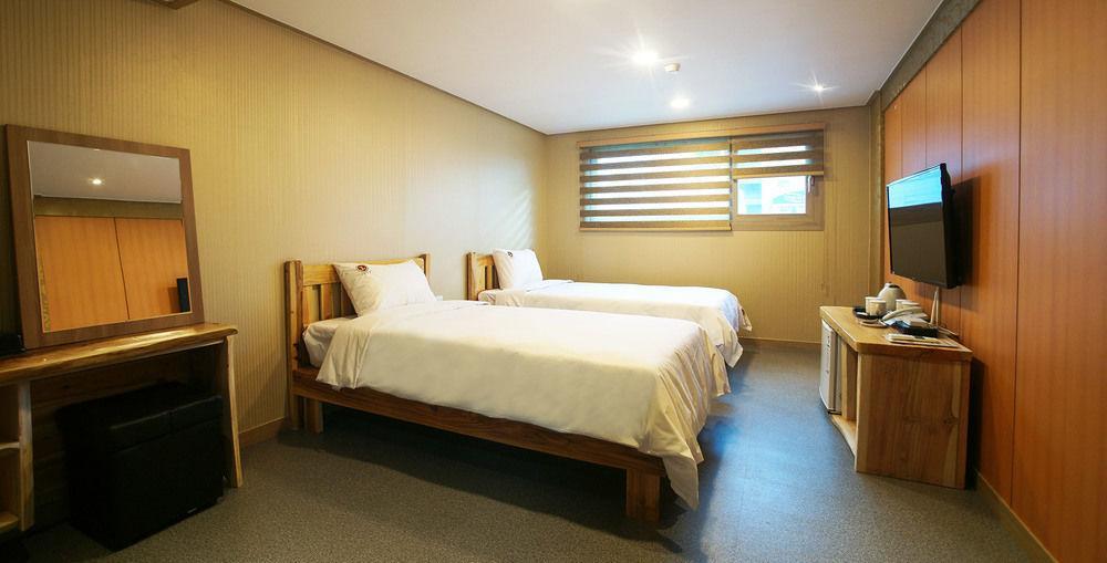 J2 Family Hotel Jeju Exterior photo