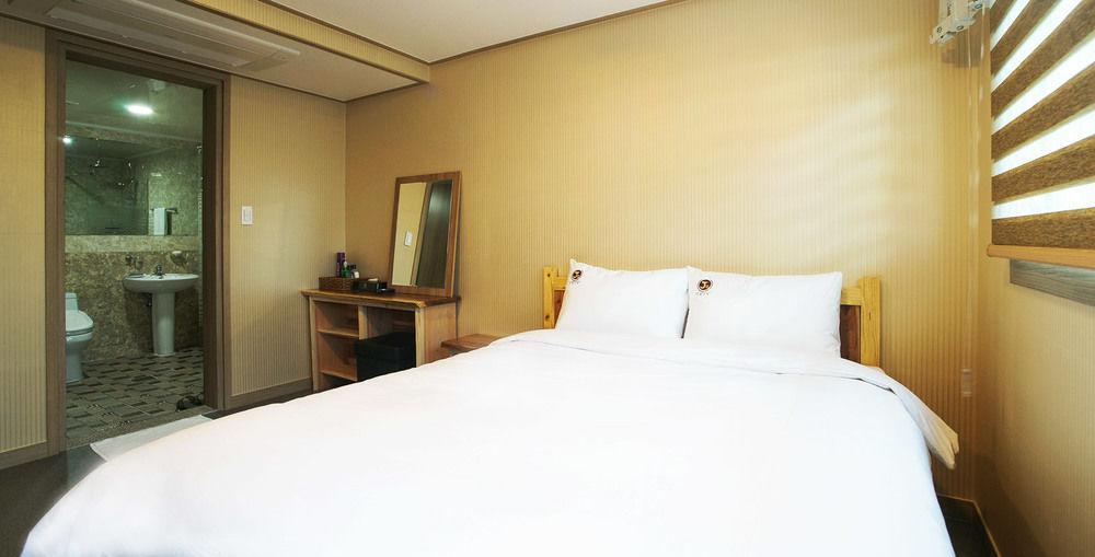 J2 Family Hotel Jeju Exterior photo