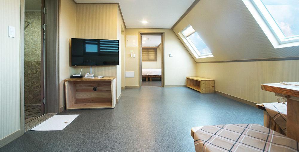 J2 Family Hotel Jeju Exterior photo