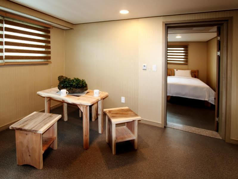 J2 Family Hotel Jeju Exterior photo